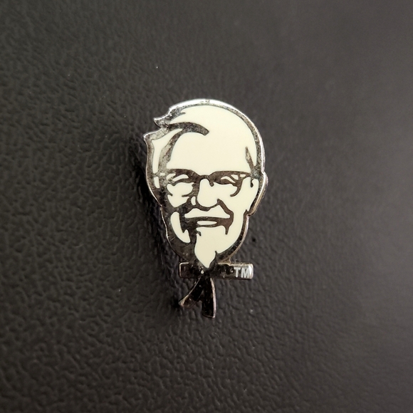 π Vintage Colonel Sanders Pin KFC - Picture 1 of 3